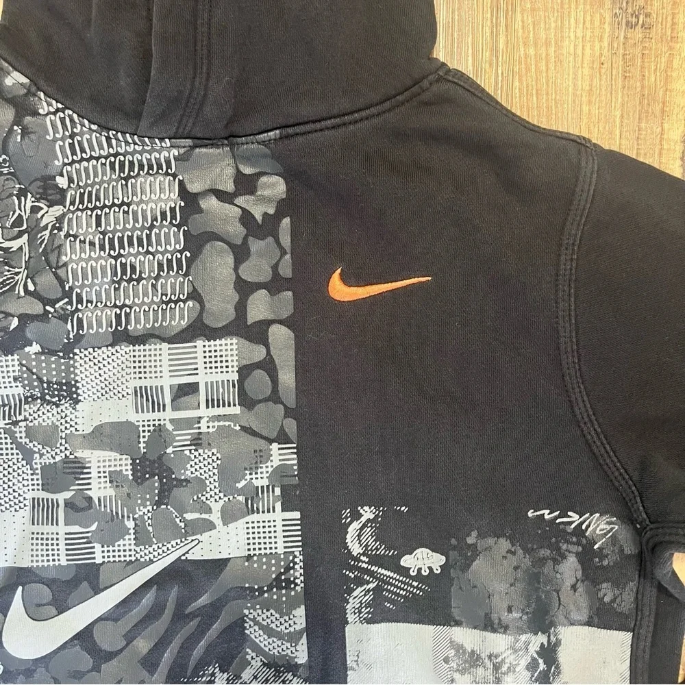 Nike x Kyrie Irving Black With Orange Nike Logo Pullover Hoodie Boy’s Size XL